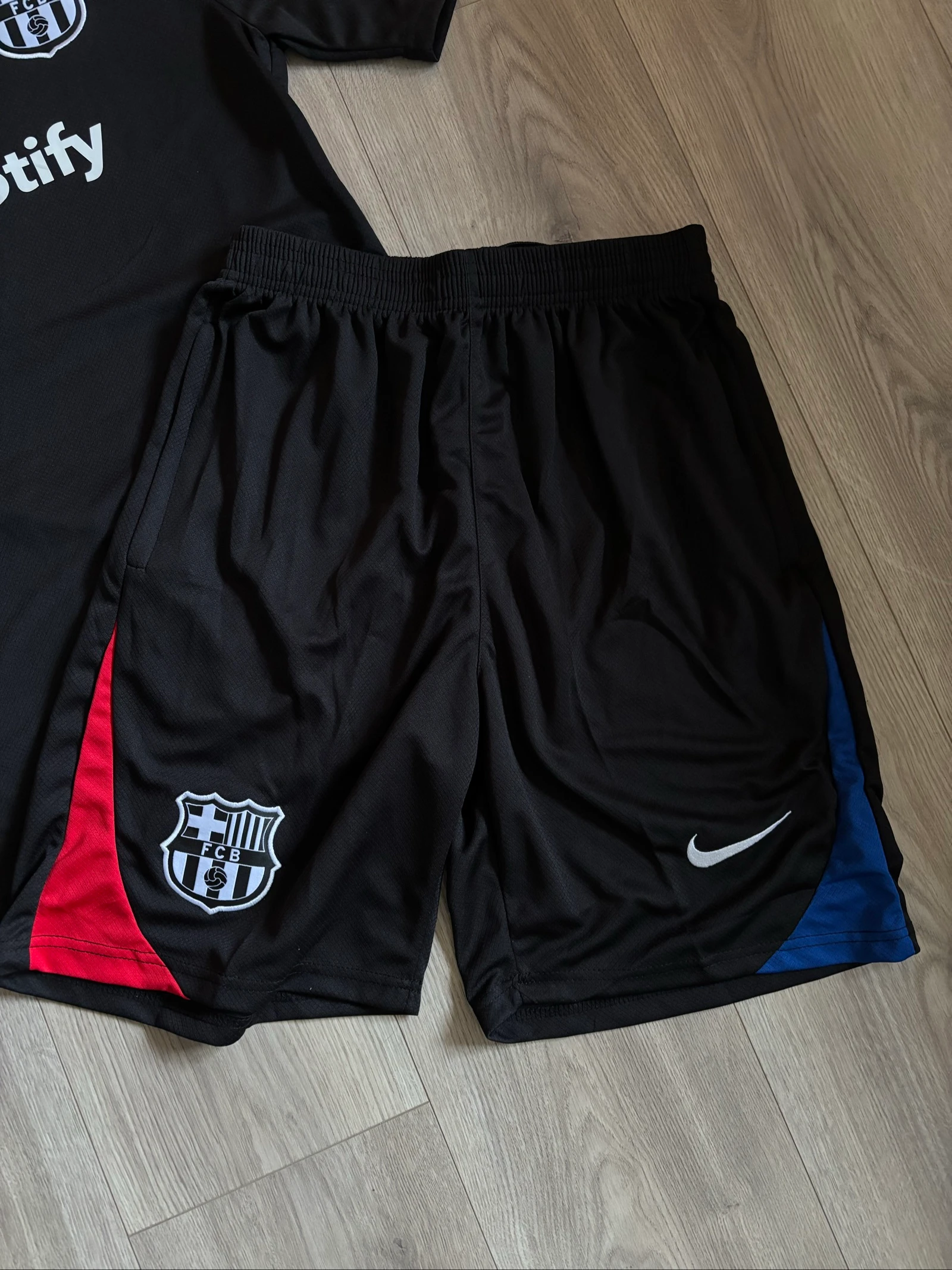 Set camiseta y pantalón del FC Barcelona  – photo 3